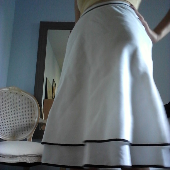 Ann Taylor Loft White Skirt With Black Trimming - Picture 2 of 5